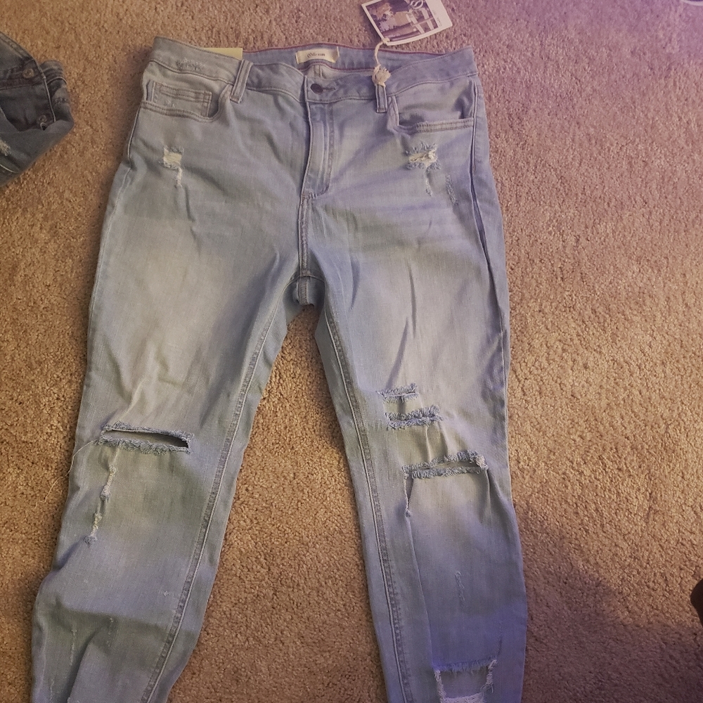 Women distressed jeans